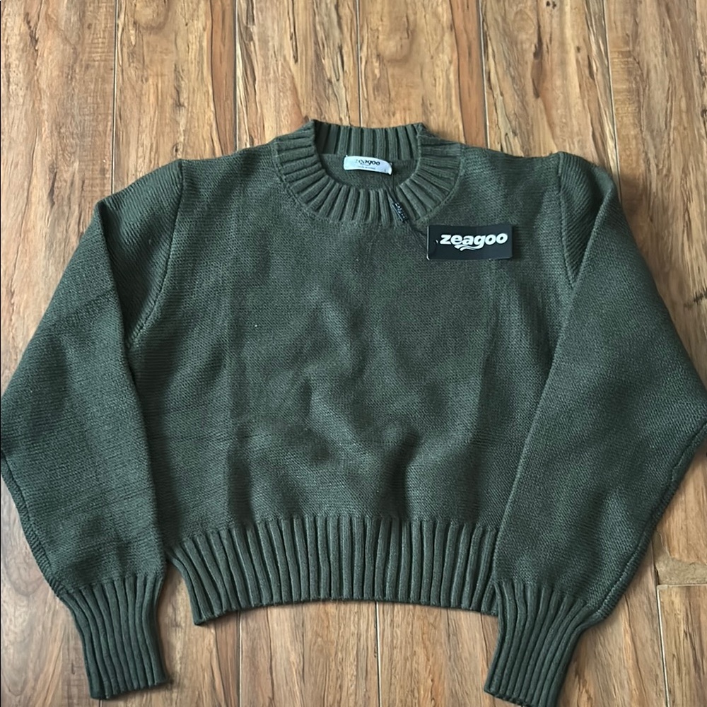 Zeagoo Green Crew Neck Sweater with Ribbed Details